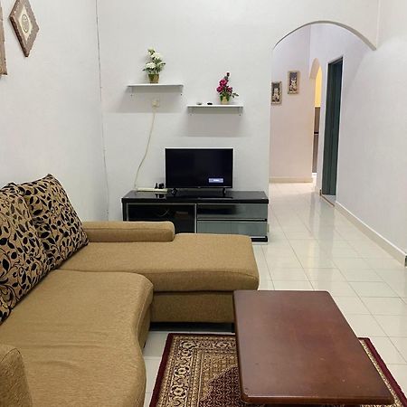 Desa Kemboja Homestay Pantai Cenang  Exterior photo